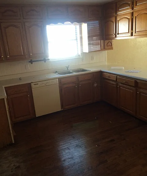 608 Charles Ave — Photo 3