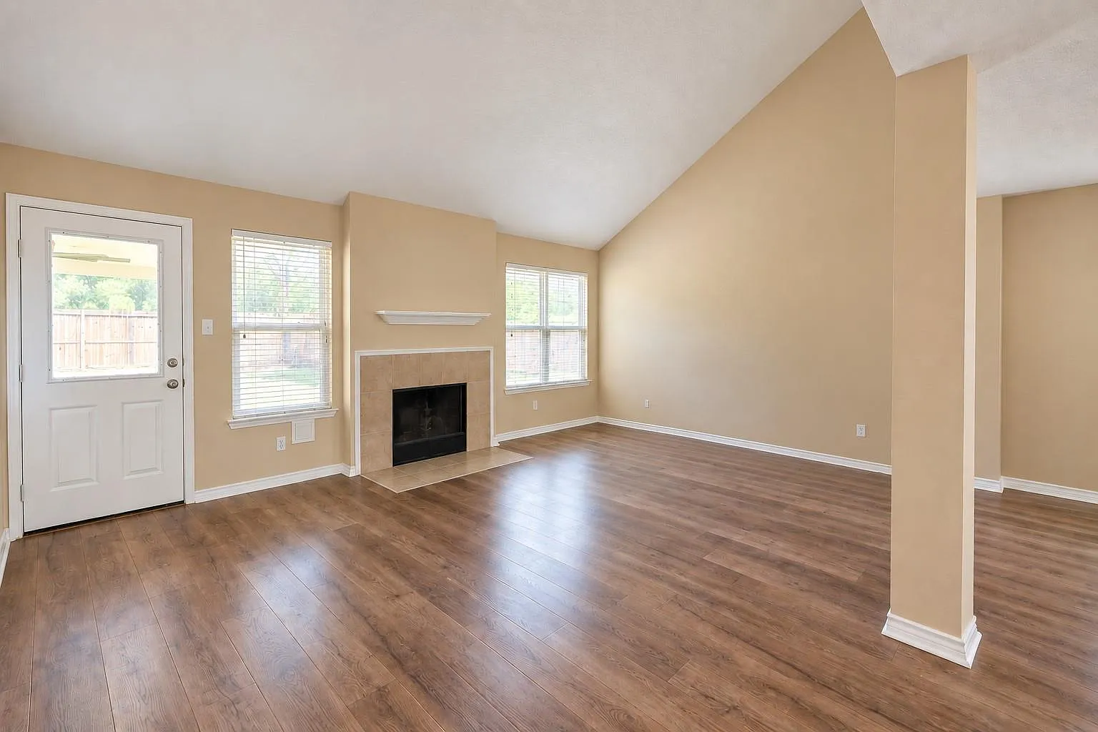 4 bed, 2.5 bath, 2296 sqft, $2,850 — Photo 2