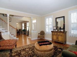 828 Wagner Rd, Glenview, IL 60025