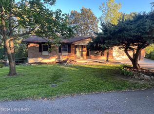 296 Oak Ridge Dr, Radcliff, KY 40160