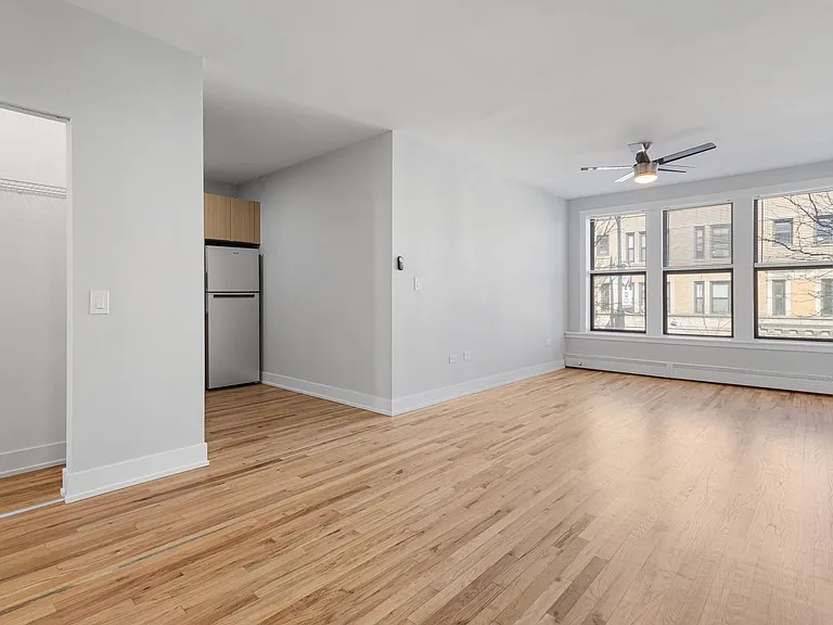 1625 W Howard St — Photo 9