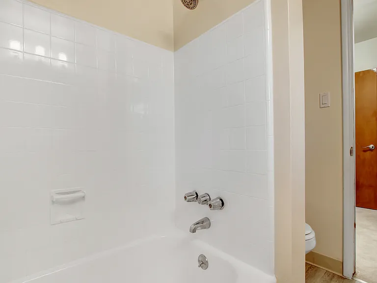 12224-34 Chandler Blvd — Photo 24