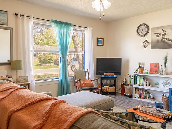 4th image of 3407 Greenbriar Cir