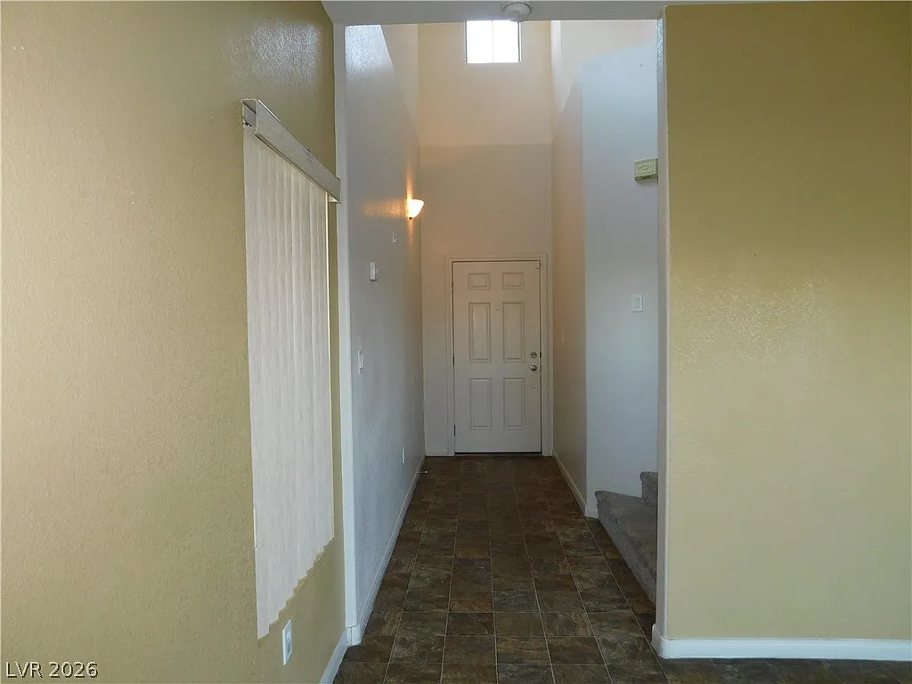 3 bed, 2.5 bath, 1352 sqft, $1,800 — Photo 3