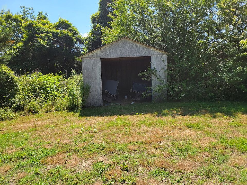 2nd image of 2801 Sydnors Millpond Rd