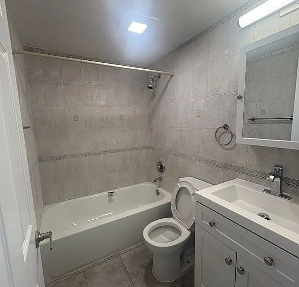 2060 Washington Ave #2 — Photo 2