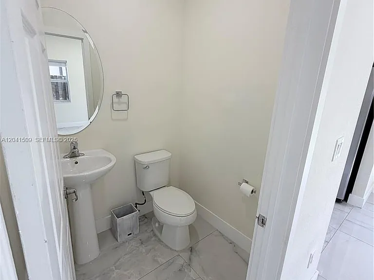 268 SE 31st Ave — Photo 17
