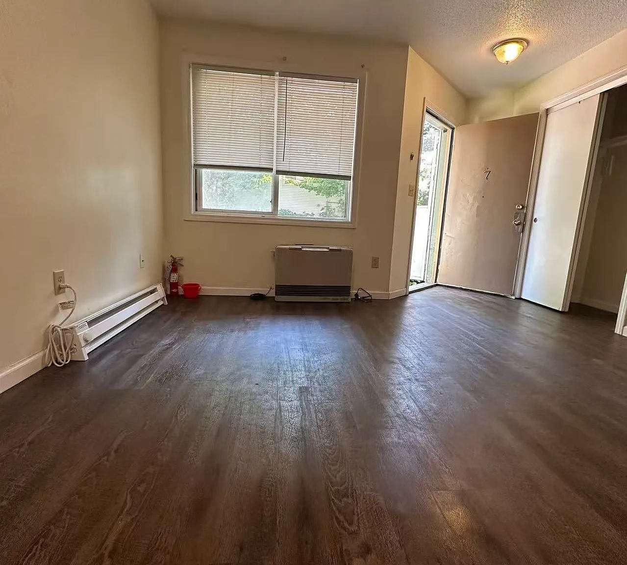 3 bed, 1.5 bath, 1056 sqft, $2,700 — Photo 4
