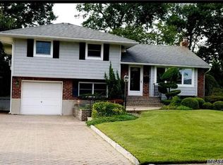 23 Crabapple Ln, Commack, NY 11725