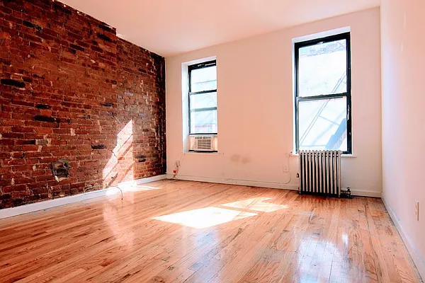 Rented by HOLTON REAL ESTATE INC. | media 8