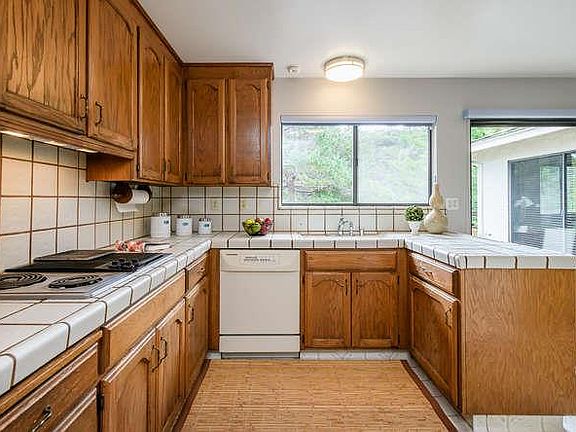 5th image of 5 Lohoma Ct