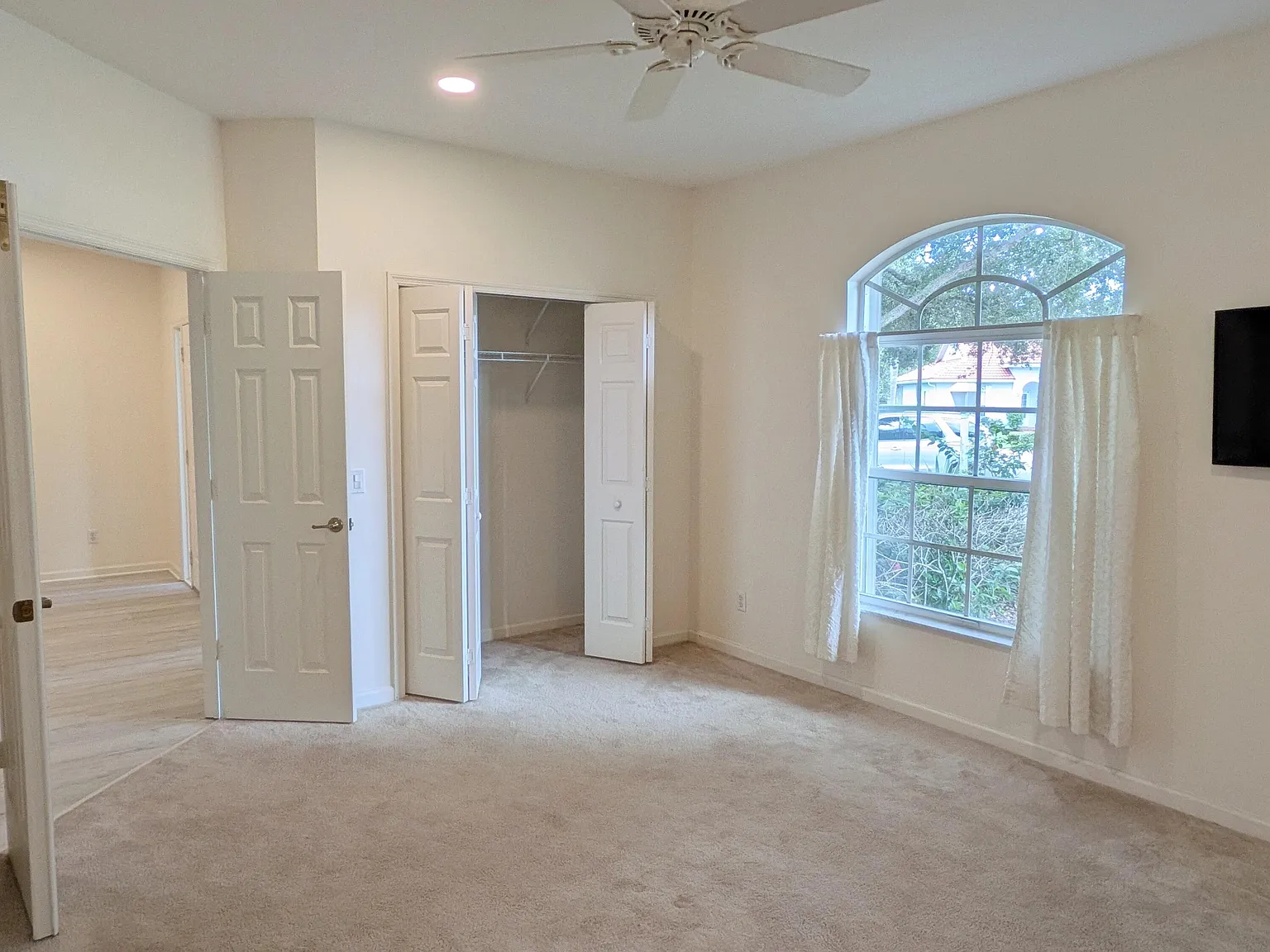 3 bed, 2.0 bath, 1909 sqft, $2,650 — Photo 2