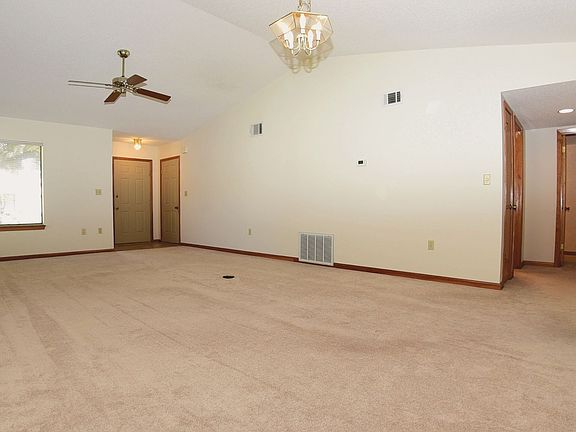 4th image of 344 Evergreen Ave