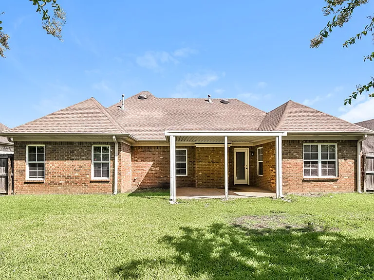 2639 Cherry Tree Dr — Photo 17