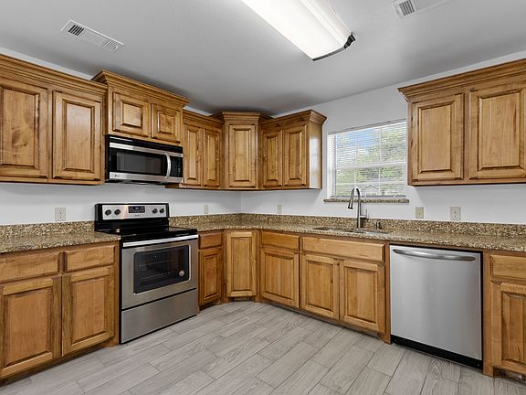 3rd image of 125 N Andrews Ave