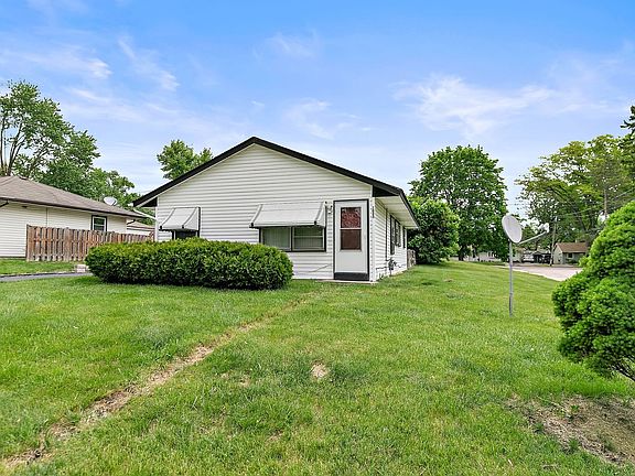 3rd image of 1025 Chippewa Cir