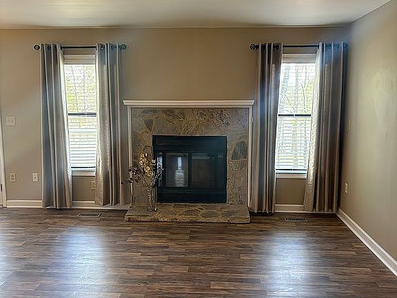 4th image of 141 Cedar Holw