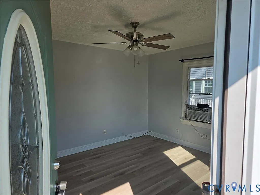 2 bed, 1.0 bath, 624 sqft, $1,400 — Photo 2