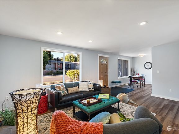 4th image of 1728 22nd Street NE