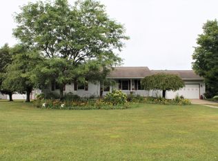 2906 N Meadowside Ln, Eaton Rapids, MI 48827