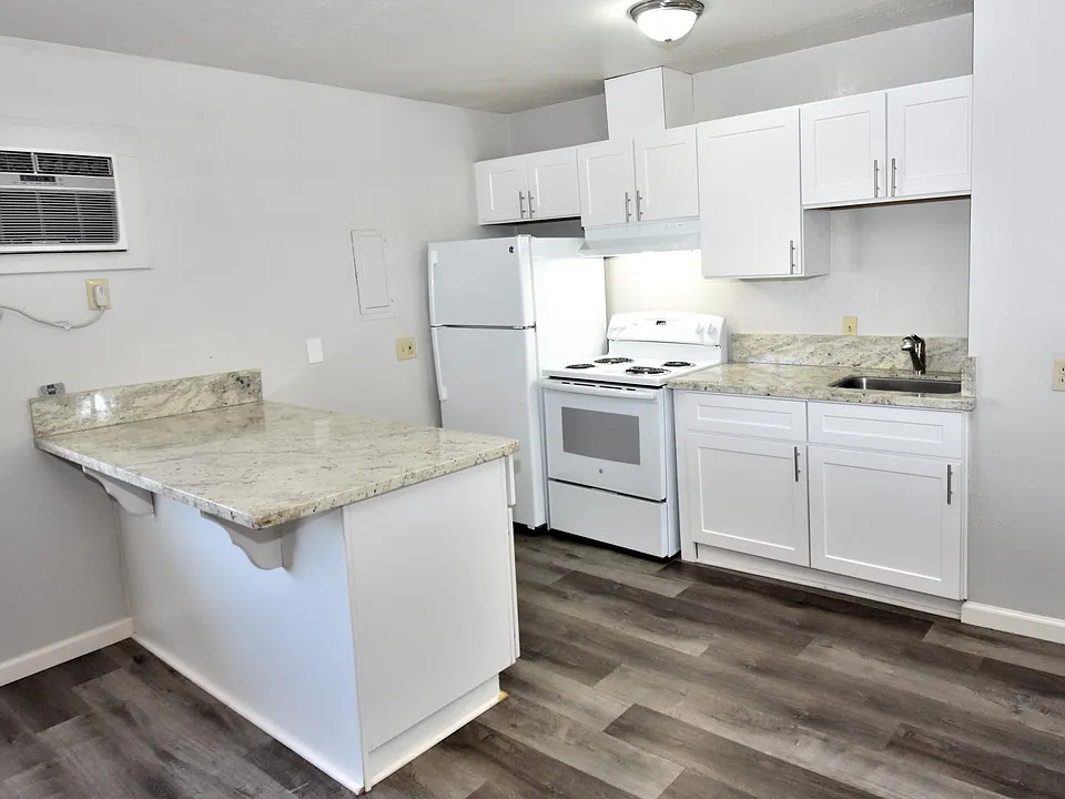 2402 Edison Ave