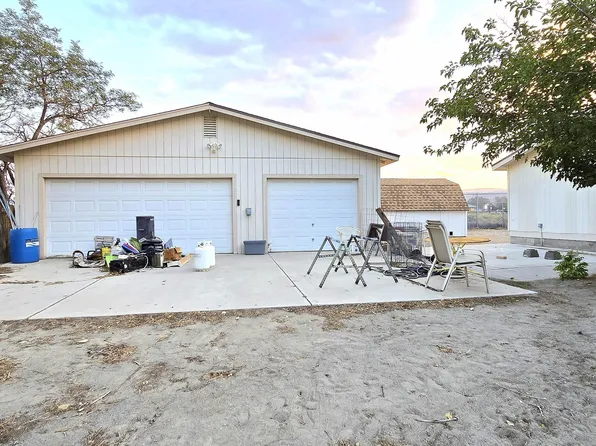 725 Fremont St, Fernley, NV 89408