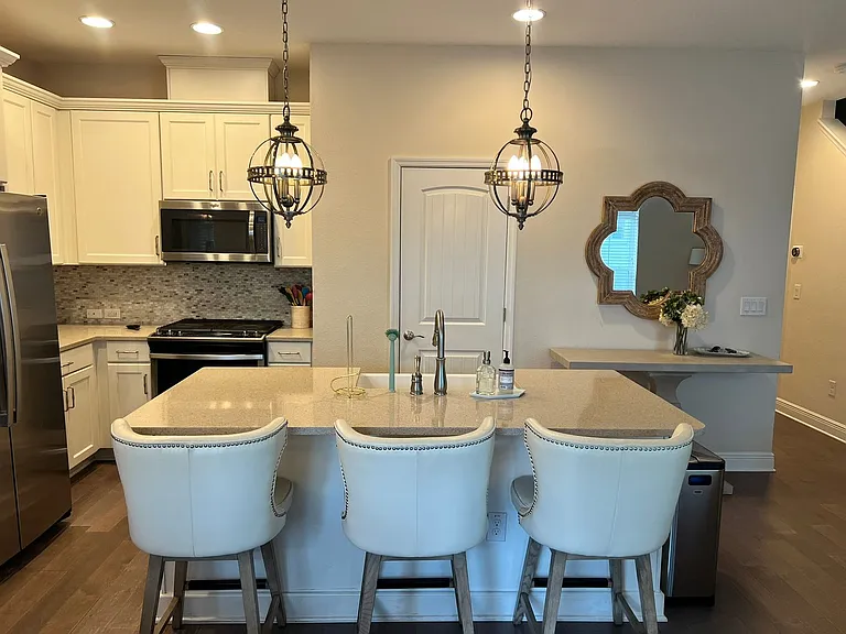 115 N Arrawana Ave #7 — Photo 4