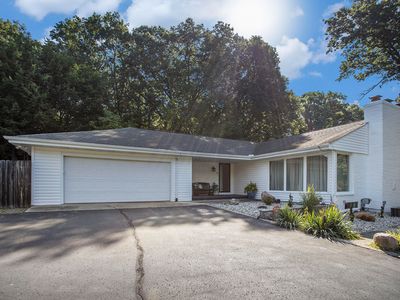4417 Lake Forest Dr, Kalamazoo, MI, 49008