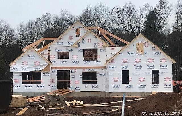 2nd image of 15 Hawthorne Cir