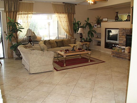 5th image of 333 W Carob Dr