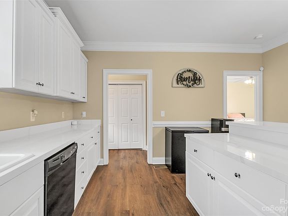 5th image of 1203 E Catawba St