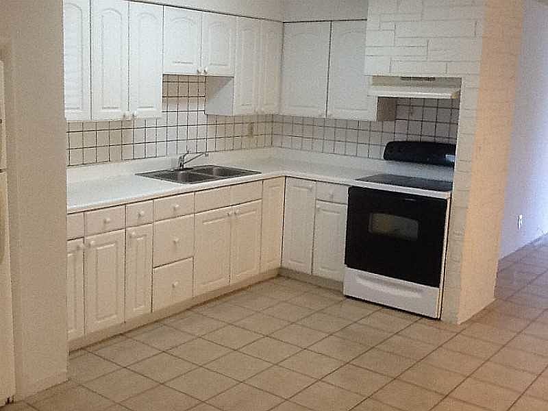 2nd image of 6841 Thomas St