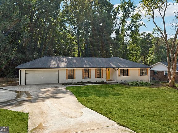 2nd image of 2055 Oak Rd