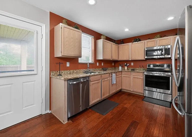 9601 Euclid Dr — Photo 18