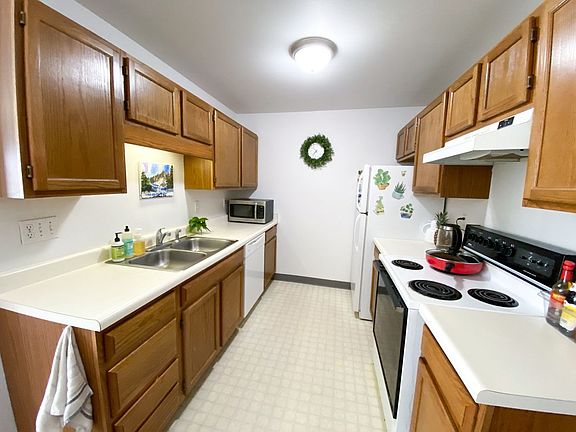 4th image of 802 6th St Unit 106