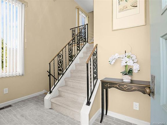 5th image of 61 Seaview Ave APT 73