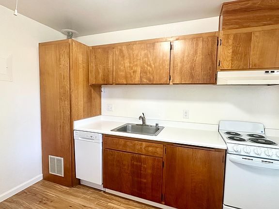 3rd image of 28 Martin Drive