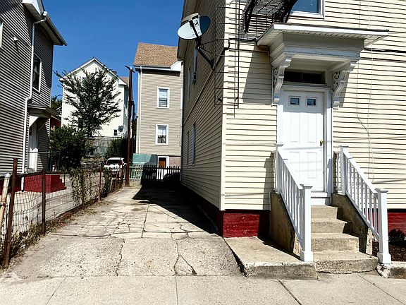 2nd image of 22 Cutler St Floor 3