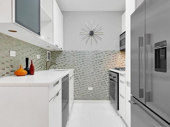 4th image of 330 E 38th St APT 20A