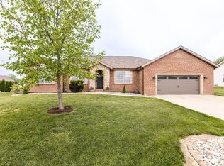 4816 Oak Falls Dr, Waterloo, IL 62298