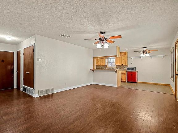 3rd image of 209 Hudson Ave