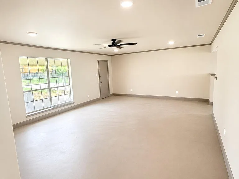206 N Main St — Photo 15