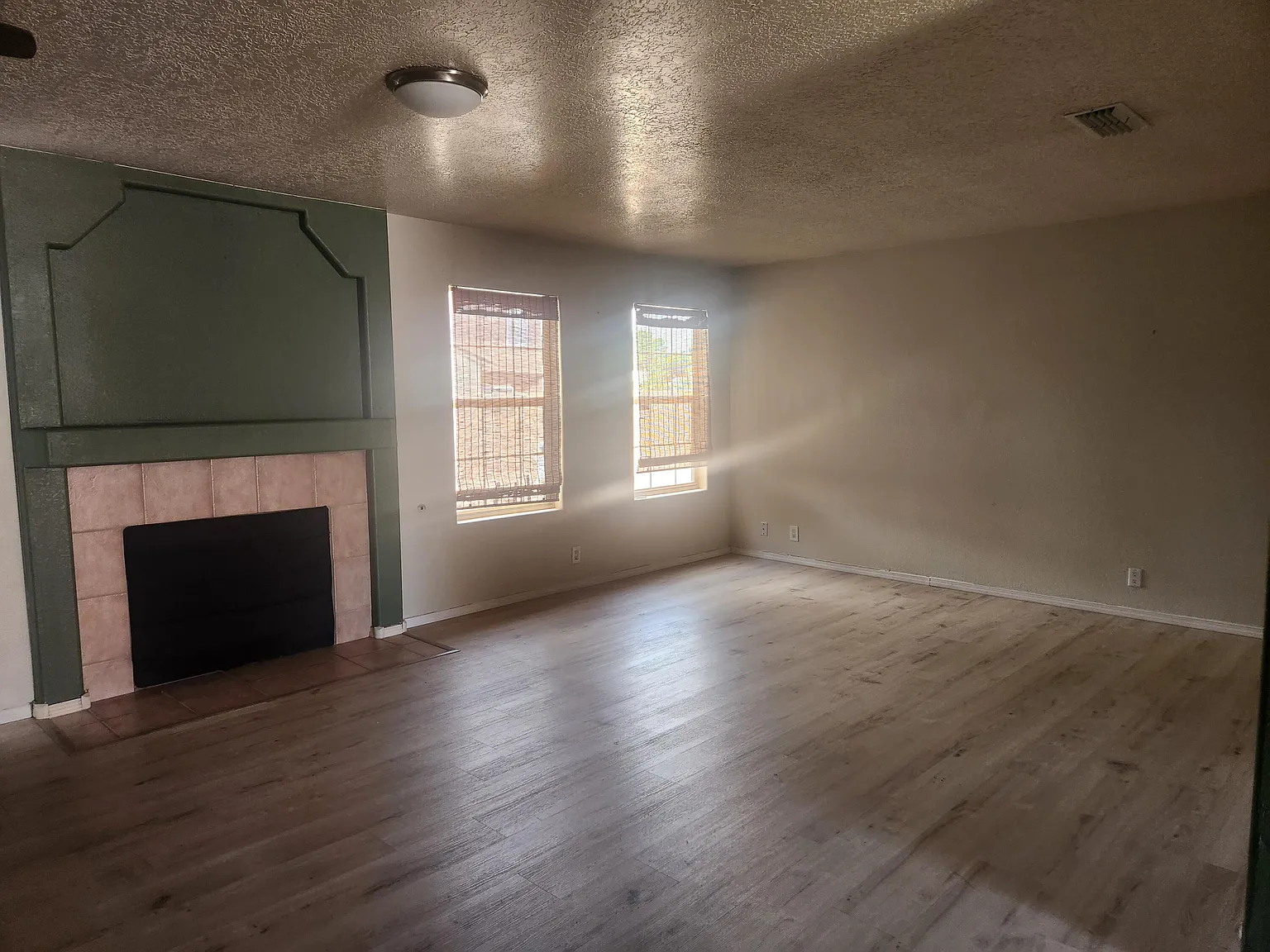 3 bed, 2.0 bath, 1511 sqft, $1,900 — Photo 3