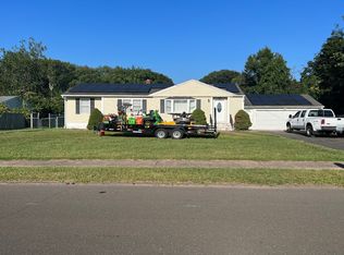 46 Manor Dr, North Haven, CT 06473