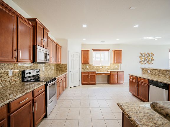 4th image of 18322 W Carmen Dr