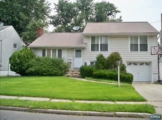 12 Eldorado Ct, Rochelle Park, NJ 07662