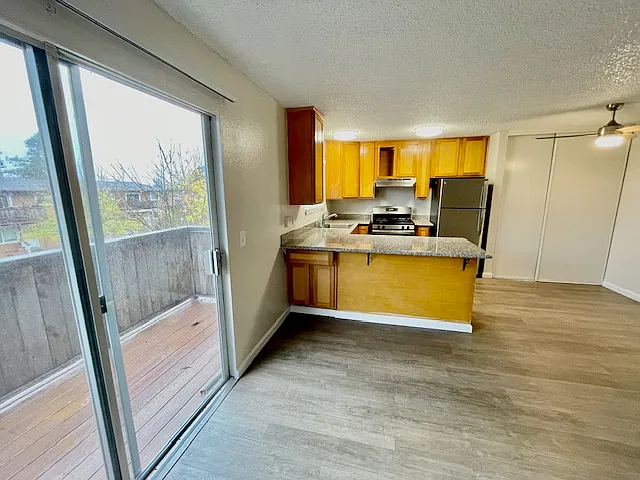Building Photo - 15 La Brea Way #24