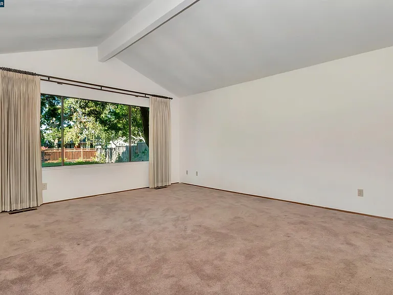 332 Downham Ct — Photo 10