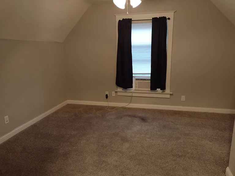 520 S Clark St — Photo 7