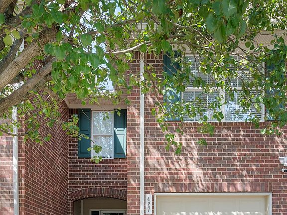 4th image of 427 Heath Pl